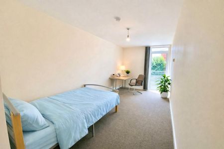 5 bed Apartment 3 Montgomery Place - Photo 2