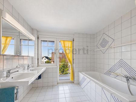 Ruhige Wohnlage, Grosszügiger Garten & Gemütlicher Kamin! - Foto 4