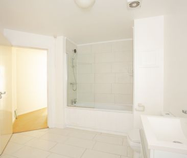 THREE Bed Apartment to LET In Southwark - Photo 6