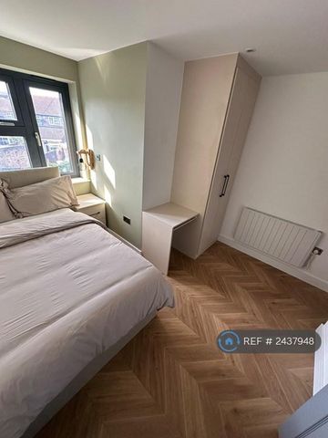 1 bedroom in a house share to rent - Photo 3