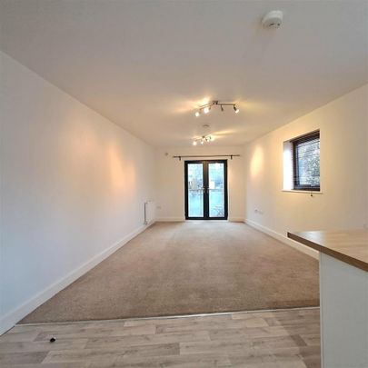 3 bedroom flat to rent - Photo 1