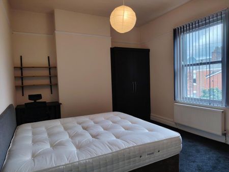 1 bedroom in a house share to rent - Photo 4