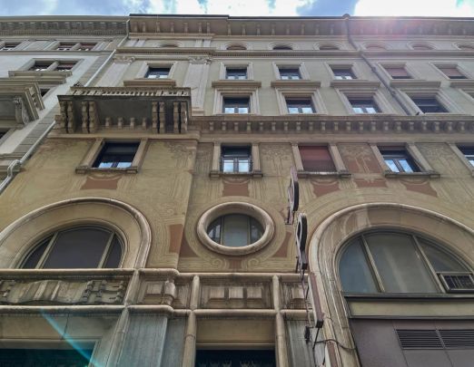 Ampio appartamento ristrutturato con balcone in palazzo signorile - Photo 1