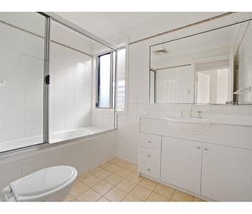 6/9-11 Hathern Street, Leichhardt NSW 2040 - Townhouse For Rent | D... - Photo 5