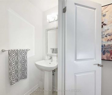 Townhouse For Lease | E8084538 - Photo 4