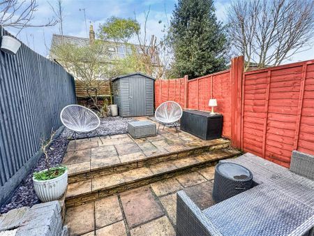 2 bedroom terraced house to rent - Photo 4