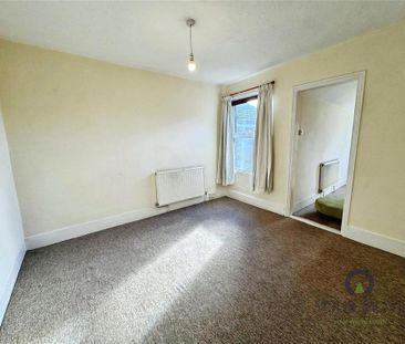 3 bedroom end of terrace house to rent - Photo 4