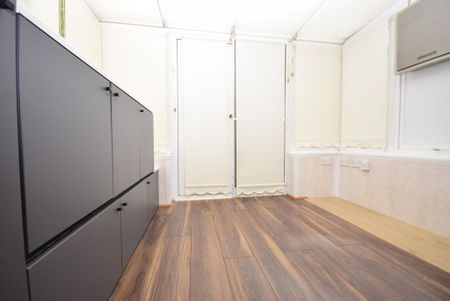 4 bedroom semi-detached house to rent - Photo 3