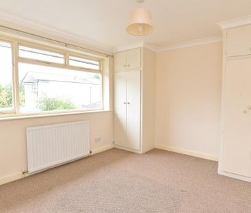 3 bedroom end of terrace house to rent - Photo 2