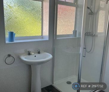 1 bedroom in a house share to rent - Photo 5