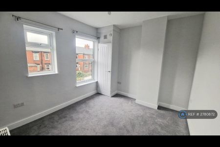 2 bedroom semi-detached house to rent - Photo 3