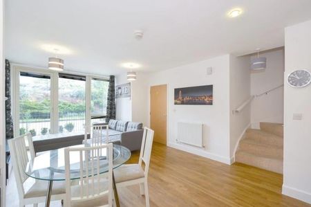 2 Bed Flat, Harston Walk, E3 - Photo 2