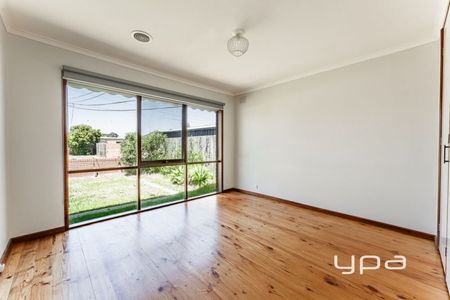 13 Micheline Street, TULLAMARINE - Photo 2