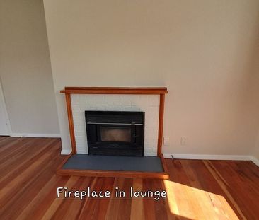 Newly decorated 4BR Home in popular Trentham - Photo 6