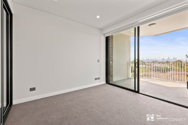 Modern Elegance in Near New Luxury Unit Complex | 1-Bedroom - SPECTACULAR VIEWS from rooftop communal area - Photo 1