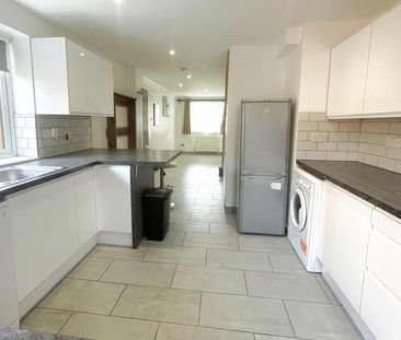 2 bedroom maisonette to rent - Photo 2