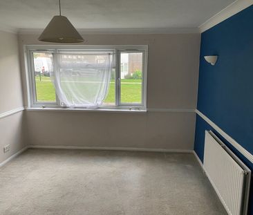 2 Bed Maisonette, Chester Street, RG30 - Photo 2