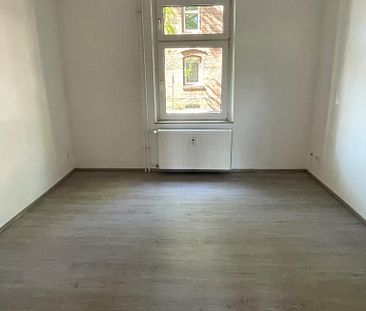 Erdgeschosswohnung mit Tageslichtbad - Foto 1