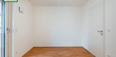 Jetzt schnell sichern: Attraktive 4-Zimmer Wohnung mit großzügiger Wohnfläche, Innenstadt & Parks schnell erreichbar - Palais Rosé - Photo 2