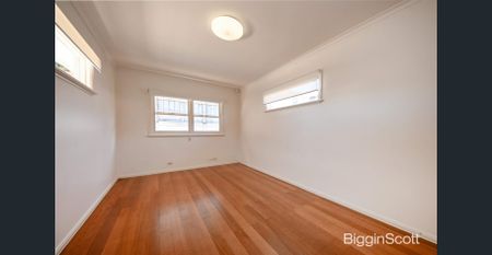 Contemporary Comfort in Prime Glen Waverley Location - Photo 5