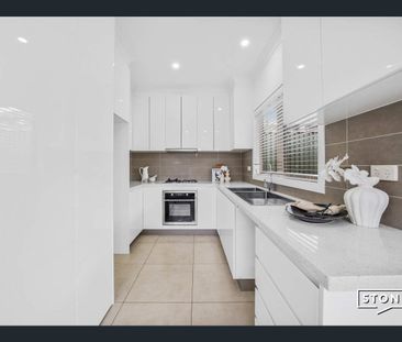 Stylish Two-Bedroom Home in Highly Sought after location! - Photo 4