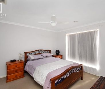 LARGE FOUR BEDROOM HOUSE - GOOD CONDITION - Photo 4