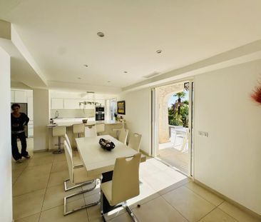 Location Maison 10 pièces 328m² NICE 06000 - Photo 2