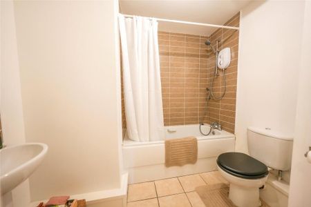 2 bedroom apartment to rent - Photo 4