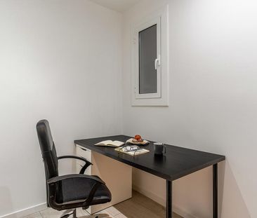 Cosy 1-Bedroom Apartment with Separate Study in Eixample - Photo 1