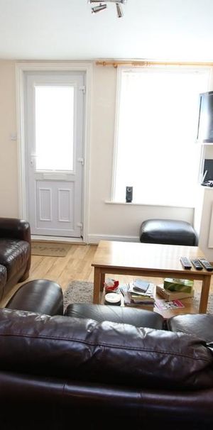 2 bedroom terraced house to rent - Photo 1