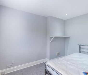 6 bedroom semi-detached house to rent - Photo 3