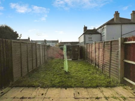 2 bedroom House To Let - Photo 2