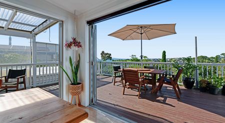 Space, Style, Spectacular Outlook - Photo 4