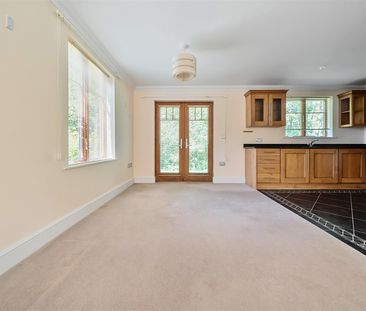 Dunwood Court, Romsey - Photo 4