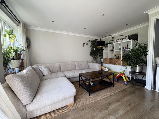 Riverdown, March - Photo 1