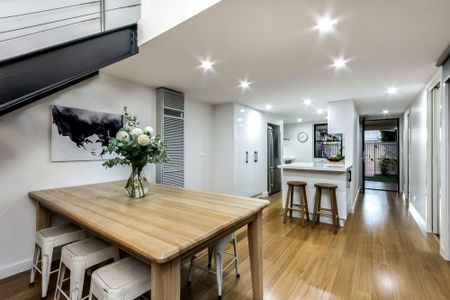 CHARMING LOFT STYLE HOME IN PRIME LOCATION! - Photo 5