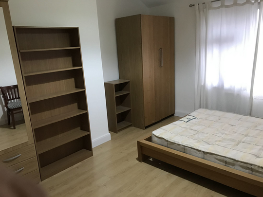 1 bedroom in a house share to rent - Photo 1