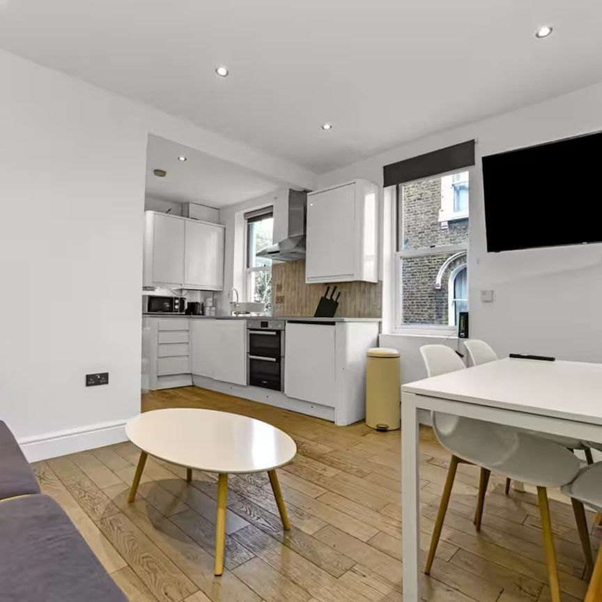 Kennington Lane, London, SE11 - Photo 1