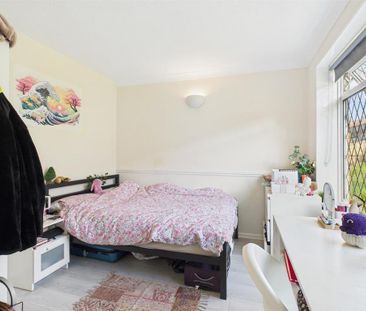 4 bedroom semi-detached house to rent - Photo 4