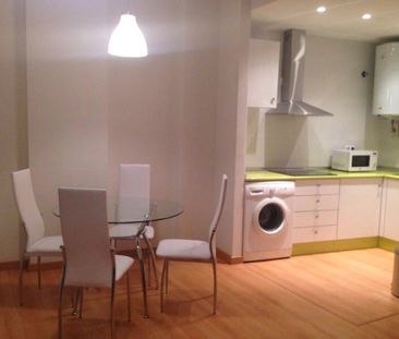 Apartamento de alquiler en Calle Victoria, La Victoria - Photo 4