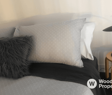 Stylish New York-Style Loft in the Heart of St Kilda – Fully Furnis... - Photo 3