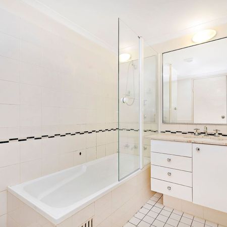 FANTASTIC LOCATION, ONLY A MOMENTS WALK TO NORTH STRATHFIELD & CONCORD WEST STATION! - Photo 4