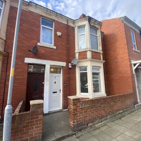 2 bed flat to rent in Fern Dene Road, Gateshead - Photo 4
