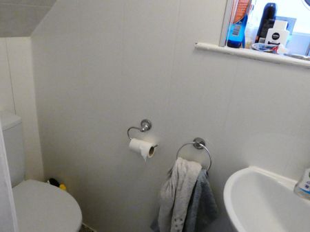 5 bedroom semi-detached house to rent - Photo 4