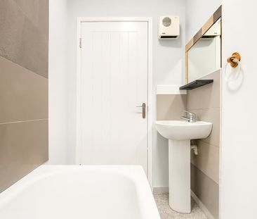 En-Suite Room To Let - HP11 - Photo 5