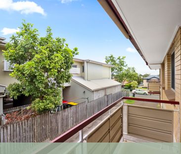 Low-maintenance living in a quiet Stafford pocket - with space, lig... - Photo 3