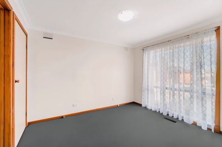 3 Bed, 1 Bath - Photo 4