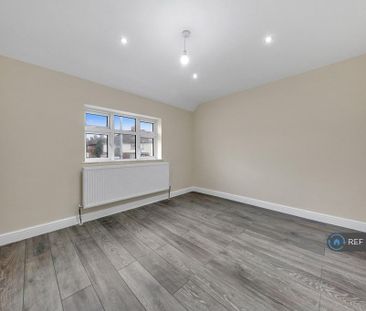 5 bedroom semi-detached house to rent - Photo 4