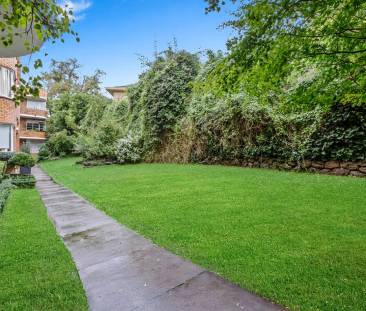 Fabulous Art Deco Style Apartment - Photo 3