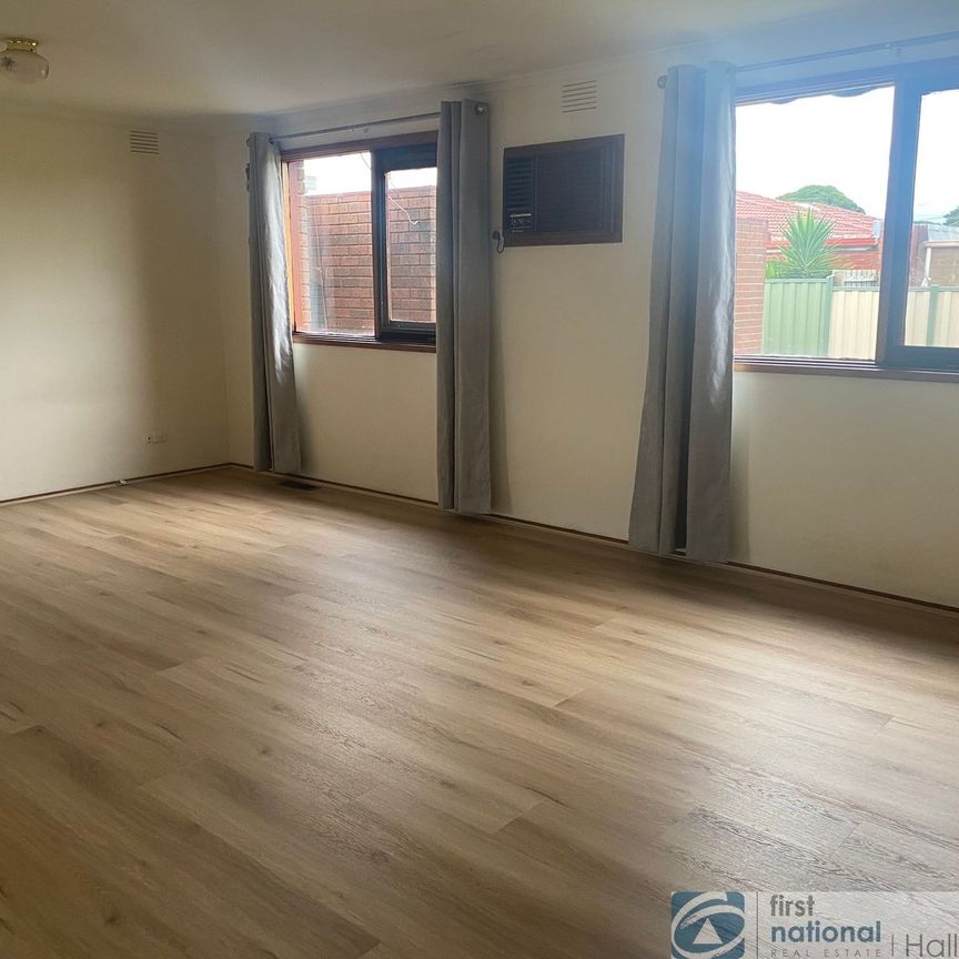 17 Murchison Crescent, Clayton South - Photo 1